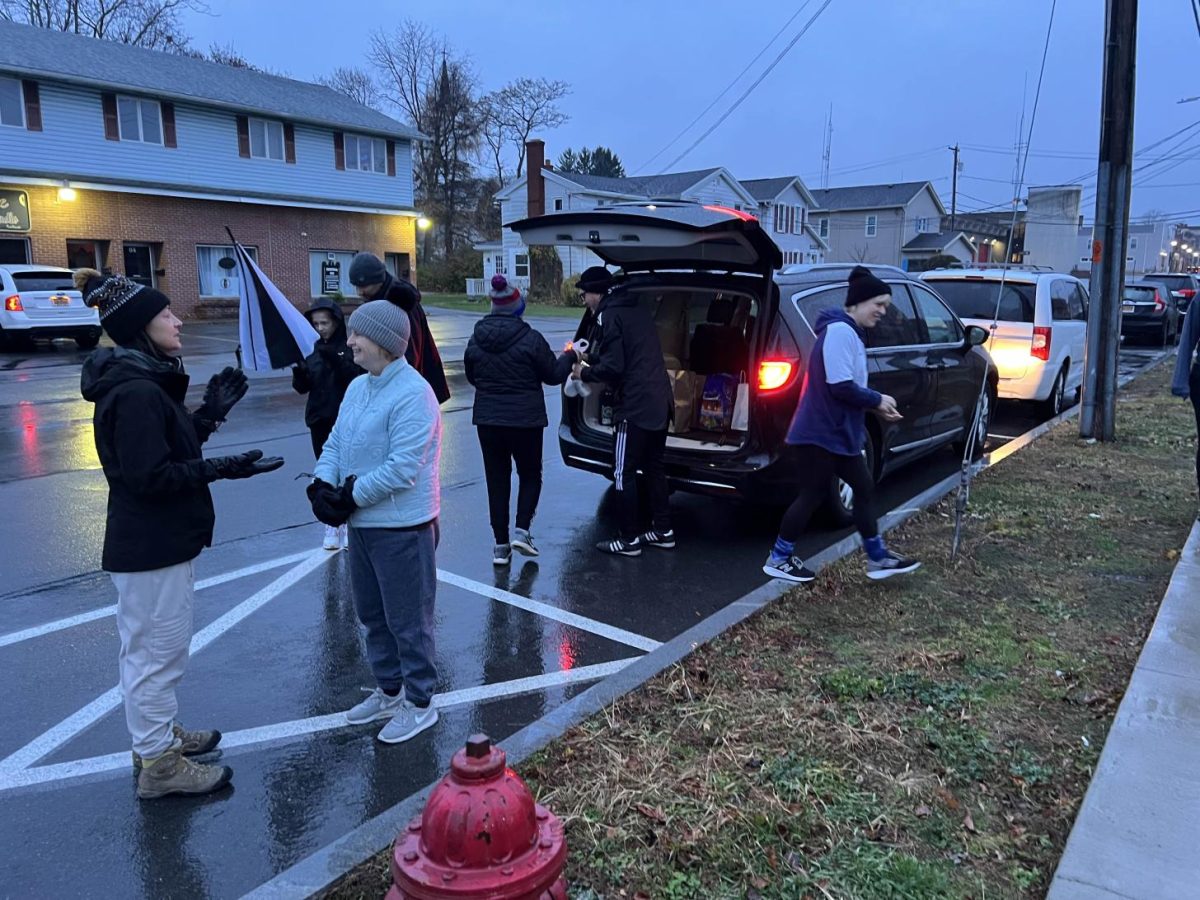 Turkey trot participants drop off their donations before the event, Nov. 28, 2024. (Photo by Kyle Hayes)